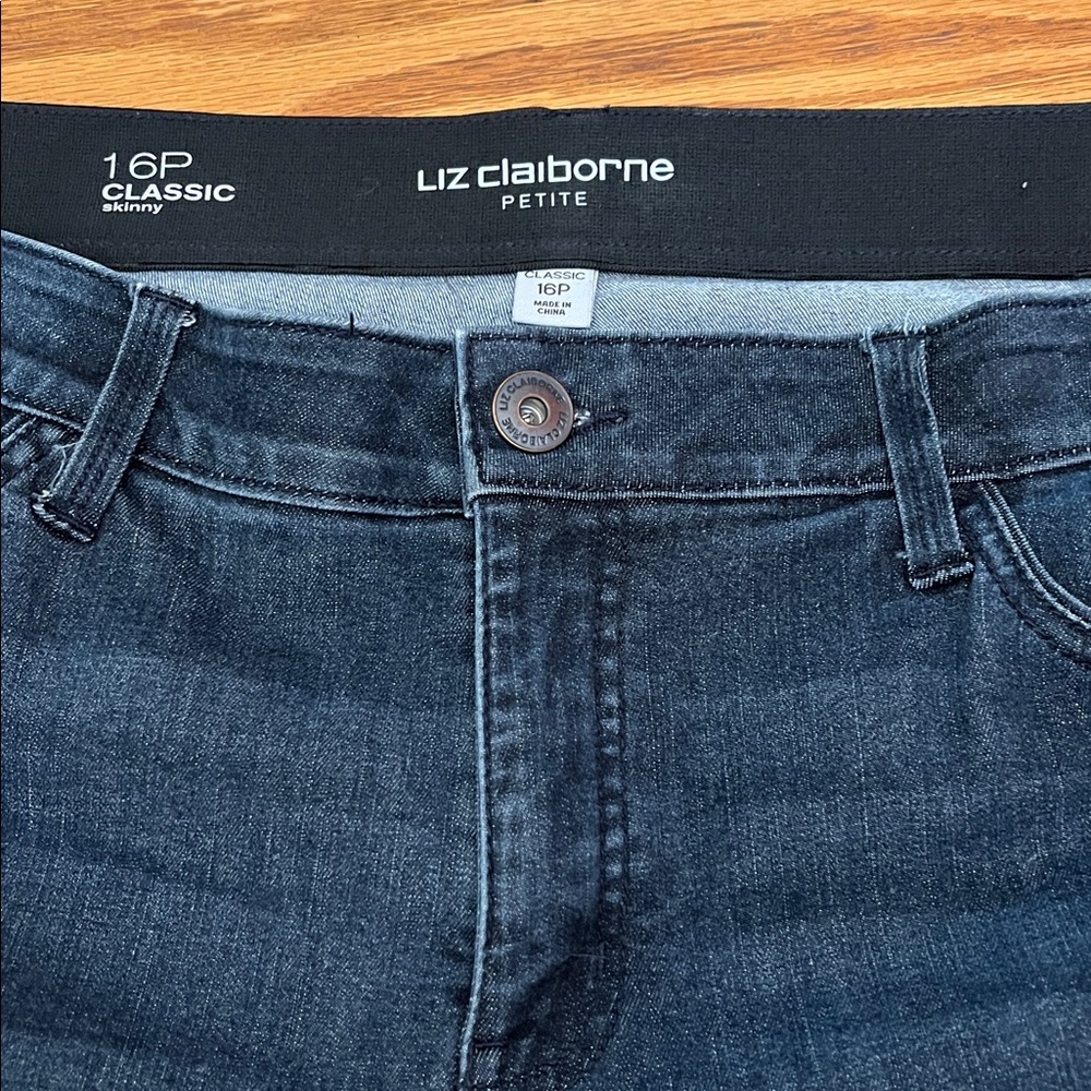 NWOT Liz Claiborne Classic Skinny Jeans - Picture 3 of 5